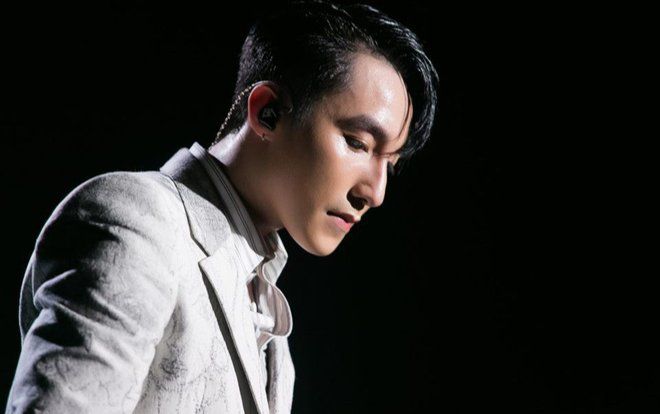 Không còn cool ngầu nữa, đây là người khiến Sơn Tùng 'vừa hát vừa khóc' trên sân khấu