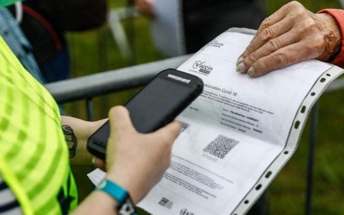 Những nước đi đầu triển khai 'thẻ xanh' vaccine để mở cửa nền kinh tế