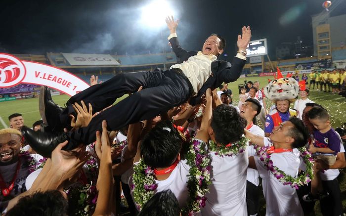 Từ chuyện mặt sân Mỹ Đình bị chê đến Hà Nội FC xin giảm tiền thuê