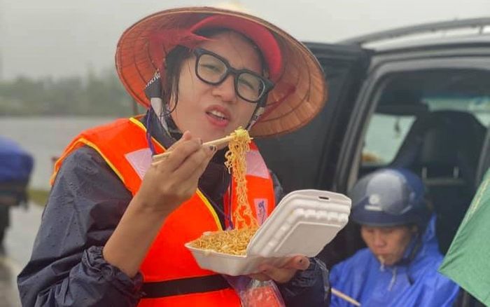 Trang Trần sao kê từ thiện, tuyên bố dừng lại vì hứng chịu 'gạch đá', nhắn nhủ ai đó lộng lẫy mà lươn lẹo