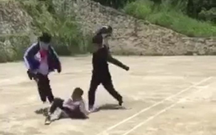 Sơn La chỉ đạo xử lý nghiêm vụ nhóm học sinh đánh hội đồng, dùng mũ bảo hiểm đập vào đầu bạn