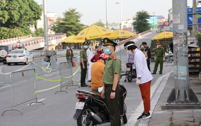 Hà Nội: Cách ly 14 ngày một xã hơn 9.300 dân thuộc huyện 'vùng xanh', xét nghiệm toàn bộ người dân ở đây