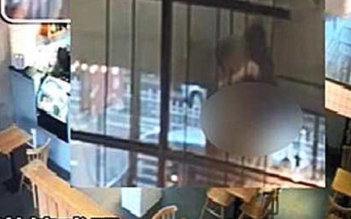 Hành động phản cảm ngay trong nhà hàng, cặp đôi hứng 'bão' chỉ trích