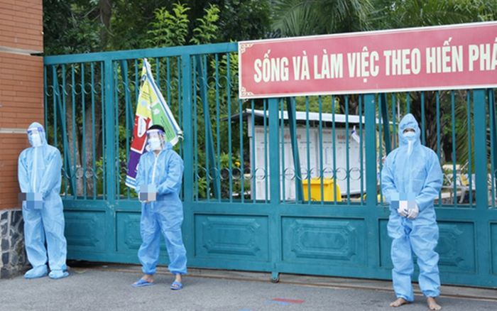 Bắt tạm giam 3 F0 ăn nhậu trong khu cách ly, đánh người khi bị nhắc nhở