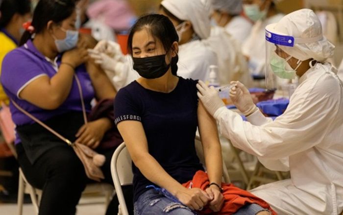 Thái Lan ưu tiên kết hợp Sinovac - AstraZeneca để tăng tốc tiêm chủng