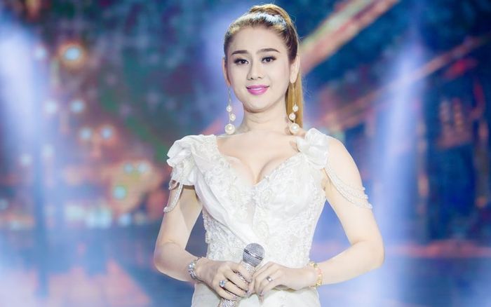 Hậu tuyên bố 'li thân' với chồng, Lâm Khánh Chi bày tỏ quan điểm 'giữ lửa' hạnh phúc