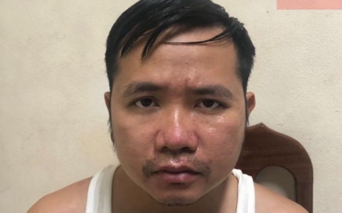 Thanh niên không đeo khẩu trang bị nhắc nhở thì bỏ chạy rồi bất ngờ quay lại đấm liên tục vào mặt cán bộ