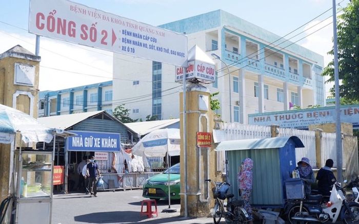 Nam bệnh nhân vác ghế hành hung nữ điều dưỡng tại Bệnh viện đa khoa tỉnh Quảng Nam