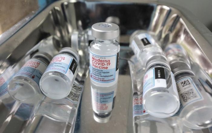 Sau Pfizer, Moderna cũng xin cấp phép liều vaccine tăng cường