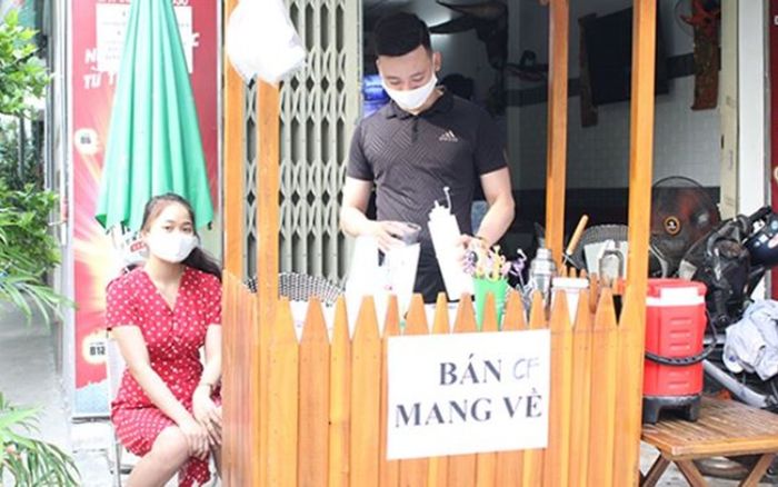 TP.HCM: Từ 16/9, nhân viên của quán ăn được phép đi giao hàng