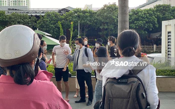 Thủy Tiên thông báo dời xuống 3 giờ, tiết lộ có 18.000 trang sao kê