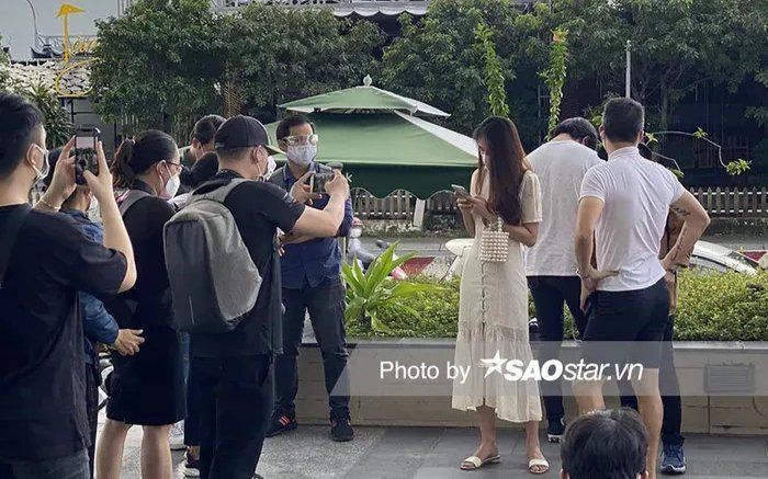 Lý do vì sao Công Vinh - Thủy Tiên không livestream trực tiếp trong ngân hàng?