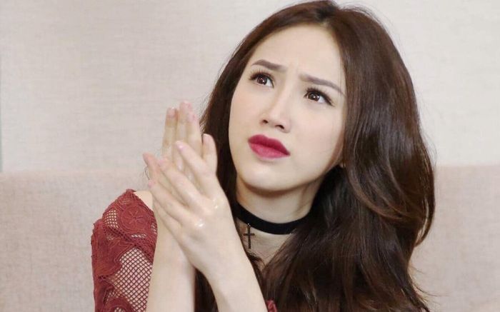 'Công chúa bong bóng' đáp trả 'cực căng' khi bị so sánh giữa 20 tỷ và 'một đêm ở cùng' Bảo Thy