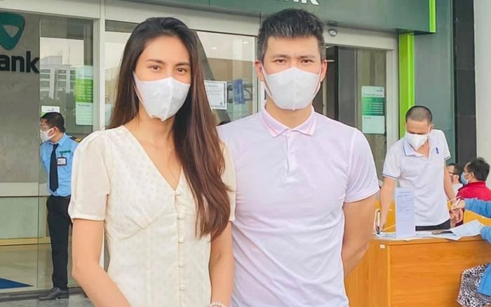 Đằng sau chuyện Công Vinh quên kéo khoá quần, đi dép lê khi livestream sao kê