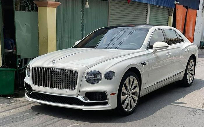 Đại gia Hải Phòng tậu Bentley Flying Spur V8 giá không dưới 20 tỷ đồng