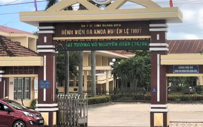 Nữ giáo viên ở Quảng Bình tiêm 2 mũi vaccine cách nhau 10 phút