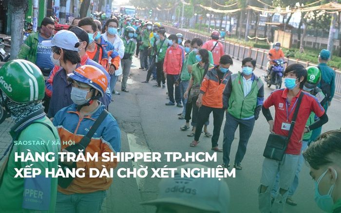 Hàng trăm shipper TP.HCM xếp thành hàng dài từ sáng sớm để xét nghiệm nhanh
