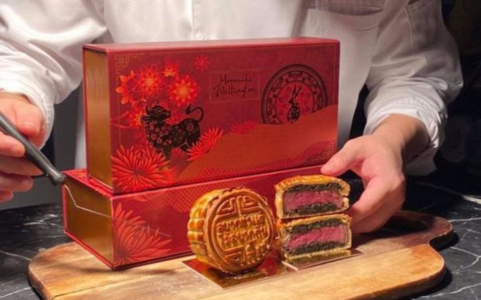 Chiếc bánh Trung thu 'sặc mùi tiền', đỉnh nhất năm 2021