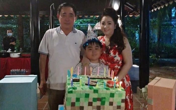 Bà Phương Hằng tung ảnh đón sinh nhật 'ông chủ nhỏ' Đại Nam