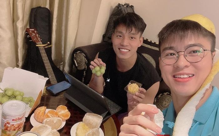 Văn Thanh đệm đàn cho Duy Mạnh, Xuân Trường vác quạt cây làm đèn trung thu