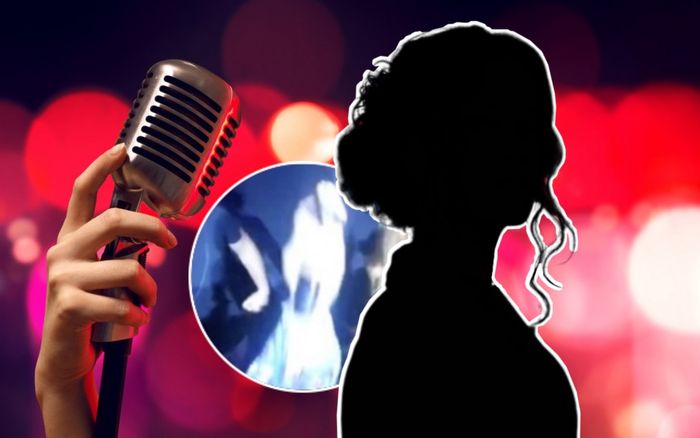 Đang hát thì bị níu chân, nữ ca sĩ nổi tiếng cầm micro đập thẳng vào mặt khán giả đầy hả hê