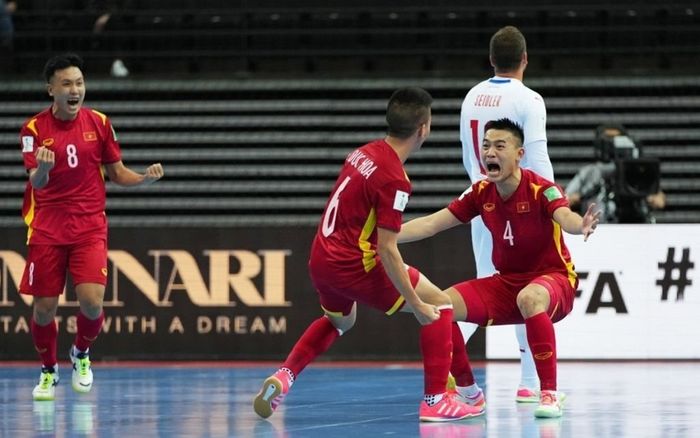HLV Nga khen tuyển futsal Việt Nam hết lời