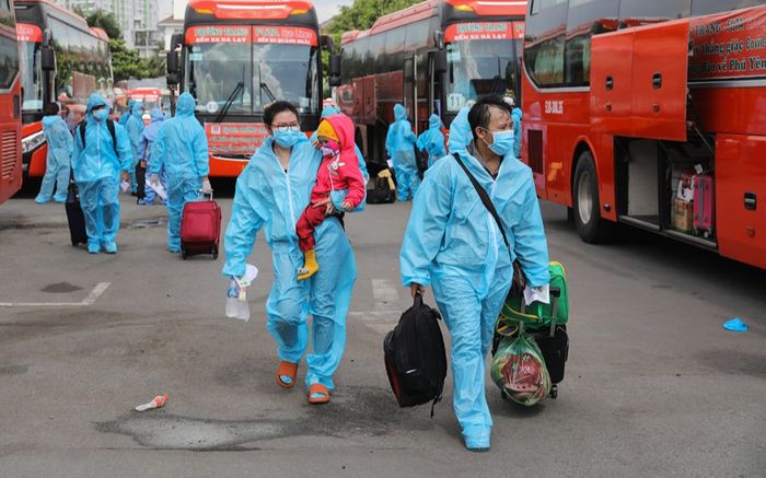 Từ 1/10, người lao động trở lại TP.HCM làm việc phải đáp ứng những điều kiện gì?