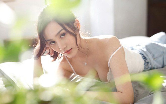 Mỹ nhân Cbiz gây tranh cãi khi chia sẻ trần trụi cảnh thân mật với người yêu lên MXH