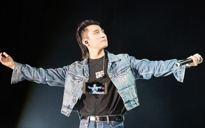 Sơn Tùng liên tục gọi tên cô gái đặc biệt trên sân khấu, còn công khai bày tỏ tình cảm