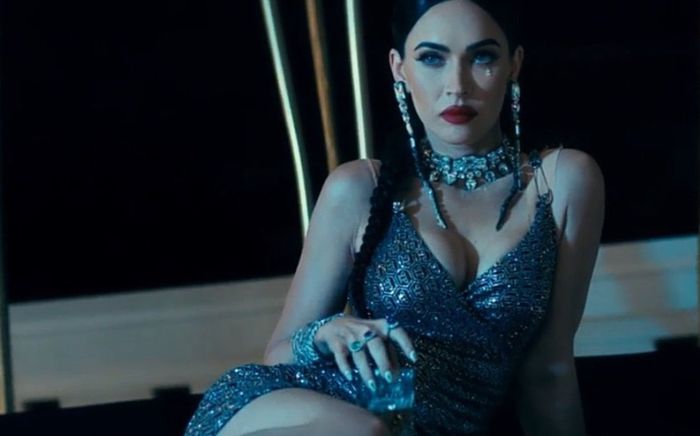 Megan Fox hóa nữ sát thủ, phô body bốc lửa trong phim ngắn quảng bá BST thời trang