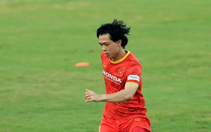 Báo Trung Quốc mỉa mai Công Phượng, coi chừng ôm hận!