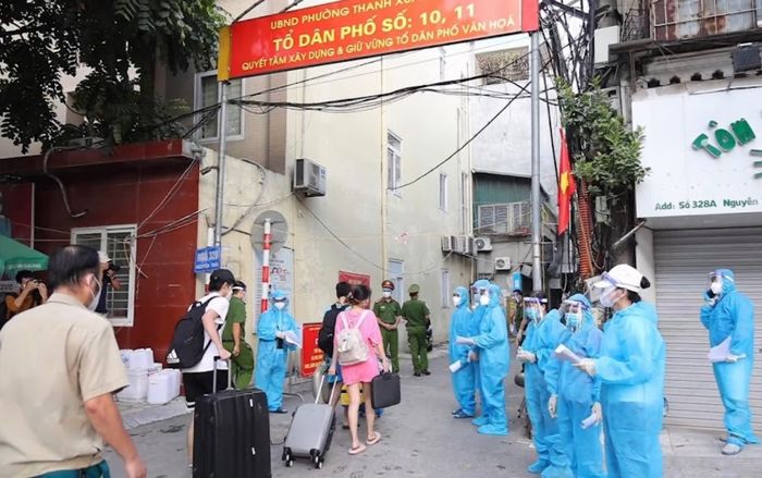 Hơn 1.100 người dân tại 'ổ dịch' lớn nhất Hà Nội đã trở về nhà sau thời gian cách ly y tế