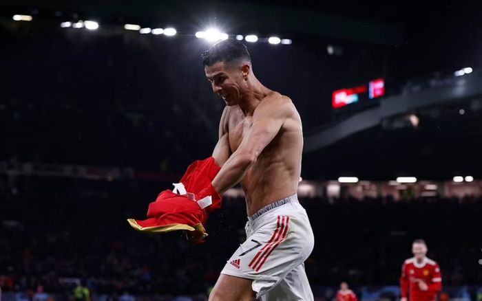 HLV Solskjaer: 'Ronaldo còn trên sân nghĩa là chúng tôi vẫn còn cơ hội'