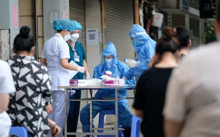 Phú Thọ: 14 cán bộ y tế trở về từ TP HCM dương tính với SARS-CoV-2