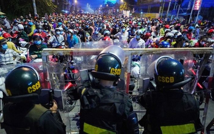 TP.HCM đưa người dân có mong muốn về quê sau thời gian nới lỏng giãn cách bằng xe khách