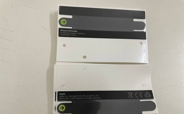 Tem niêm phong của iPhone 13 bán 20 ngàn đồng tại Việt Nam