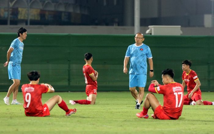 Chạm trán Trung Quốc khởi đầu lịch trình bận rộn 'không kịp thở' của ông Park