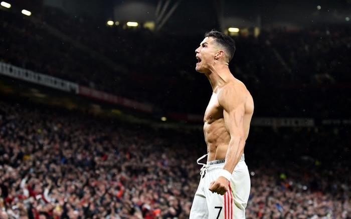 Ronaldo được vinh danh sau 1 tháng tái hợp MU