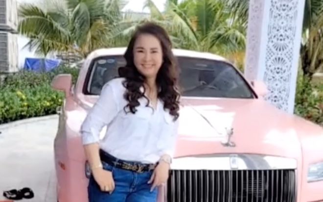 CEO Đại Nam khoe xe hơi hồng siêu xịn, 'phán xanh rờn': 'Có mấy triệu đô, rẻ mà!'