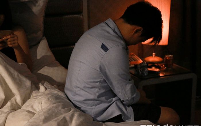 Chồng lẻn qua phòng vợ dù cả hai đang cách ly tập trung khiến dư luận bức xúc