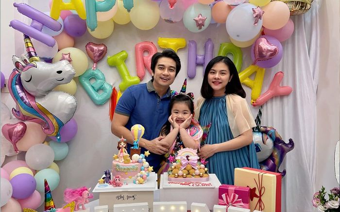 Vợ chồng Vân Trang tổ chức sinh nhật cho con gái đầu lòng, nhan sắc mẹ bầu 'chiếm trọn spotlight'