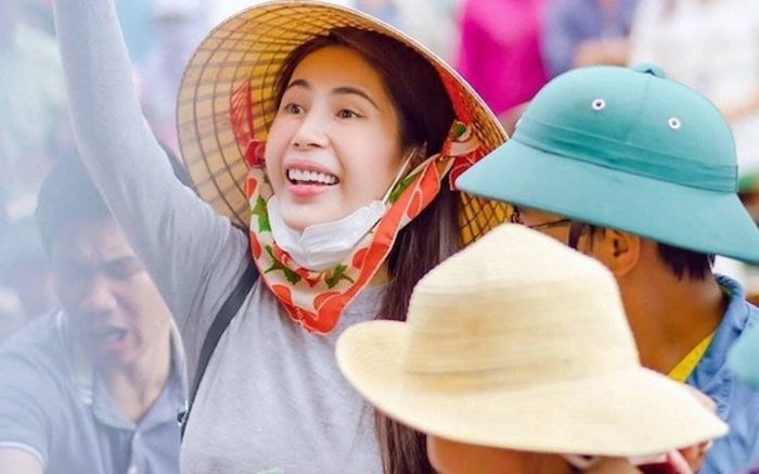 Sau Quảng Ngãi, phía Thủy Tiên tiếp tục cảm ơn Hà Tĩnh vì kịp thời xác nhận thông tin tiền cứu trợ