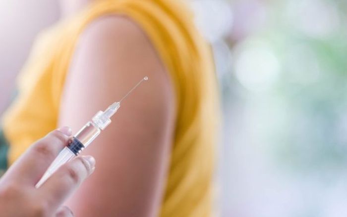 Cơ thể phản ứng ra sao sau khi tiêm vaccine cúm và Covid-19 cùng lúc?