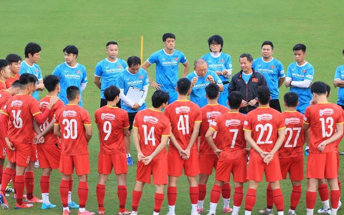 Lộ danh sách trước Trung Quốc, ông Park bất ngờ đổi ý loại Hà Đức Chinh và một cầu thủ khác