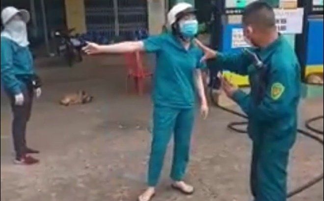 Xôn xao đoạn clip nữ khách hàng tố nhân viên cây xăng 'ăn gian' 20.000 đồng