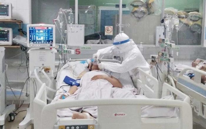 Sáng 9/10: Còn 5.361 bệnh nhân COVID-19 nặng đang điều trị
