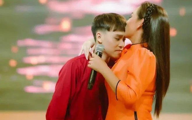 Quản lý Phi Nhung chính thức lên tiếng vụ ồn ào tiền cát-sê của Hồ Văn Cường sau khi nữ ca sĩ ra đi