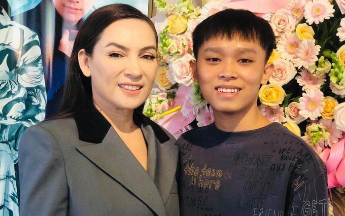 Bạn thân cố ca sĩ Phi Nhung mắng Hồ Văn Cường: 'Mẹ con đã nằm xuống mà vẫn khổ vì con'