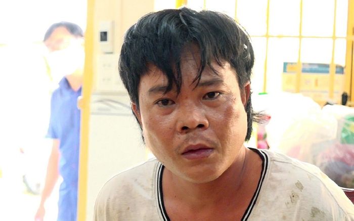 Đang ngồi giặt quần áo, người phụ nữ bị hàng xóm đâm tử vong tại chỗ