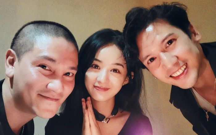 Triệu Lệ Dĩnh khoe ảnh mừng sinh nhất tươi rói bên hai nam thần: Phụ nữ đẹp nhất khi không thuộc về ai!